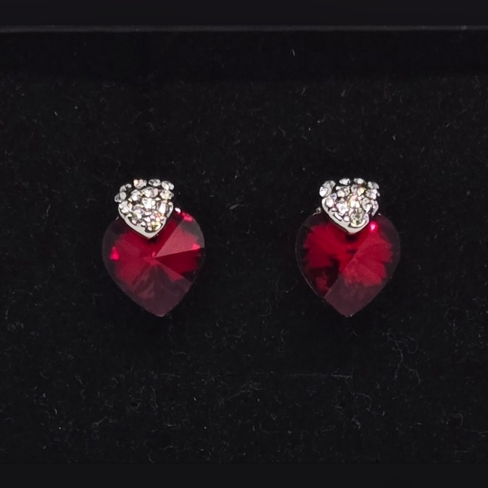 18KGP Red Heart Crystal Necklace & Earring Set – Swarovski Elements - Picture 3 of 9
